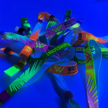 Textil karszalag (15x340mm, egy oldalon színes FLUO nyomással, változó adattal) - önzáró műanyag gyűrűvel