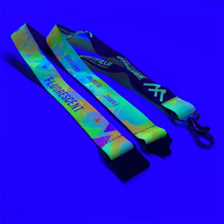 Szatén Nyakpánt feliratos 20x900mm - FLUO nyomtatással - Karabínerrel és biztonsági szakító csattal